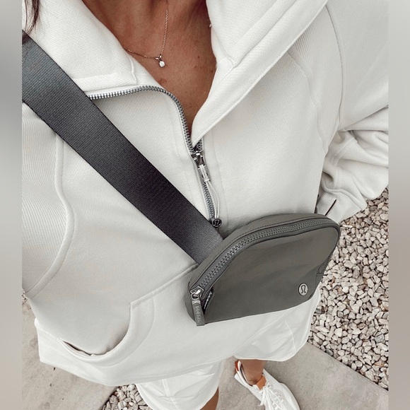 NWT Lululemon Everywhere Belt Bag Grey Sage - Picture 6 of 11